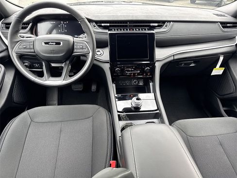 New 2025 Jeep Grand Cherokee L Laredo w/ Luxury Tech Group I image 5