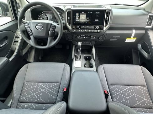 New 2025 Nissan Frontier SV w/ SV Convenience Package RWD image 2