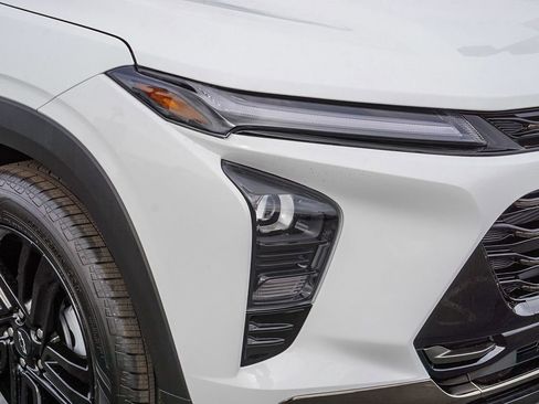 New 2026 Chevrolet Trax ACTIV w/ Sunroof Package FWD image 10