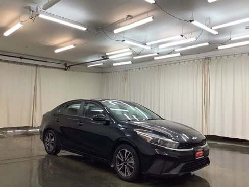 Used 2024 Kia Forte LXS image 4