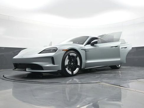 Used 2025 Porsche Taycan 4S AWD/4WD image 31