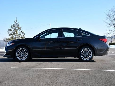 Used 2019 Toyota Avalon Limited image 4