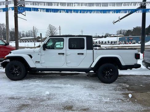 Used 2021 Jeep Gladiator Sport image 6