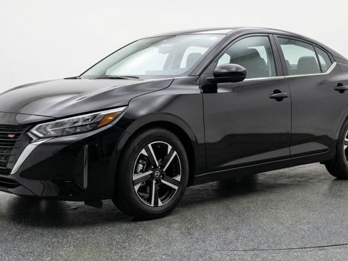 Used 2025 Nissan Sentra SV image 3