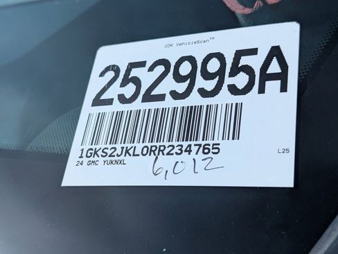 Used 2024 GMC Yukon XL Denali w/ Advanced Technology Package image 36