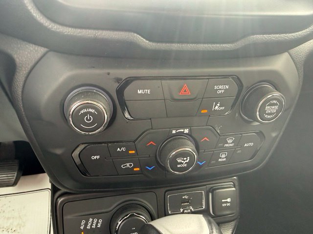 Used 2023 Jeep Renegade Latitude AWD/4WD image 25