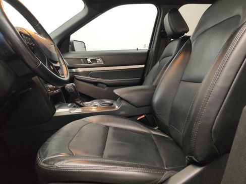 Used 2018 Ford Explorer XLT w/ Equipment Group 202A image 17