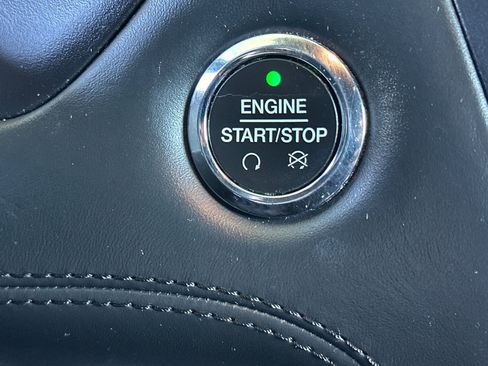 Used 2018 Ford Explorer Platinum image 25