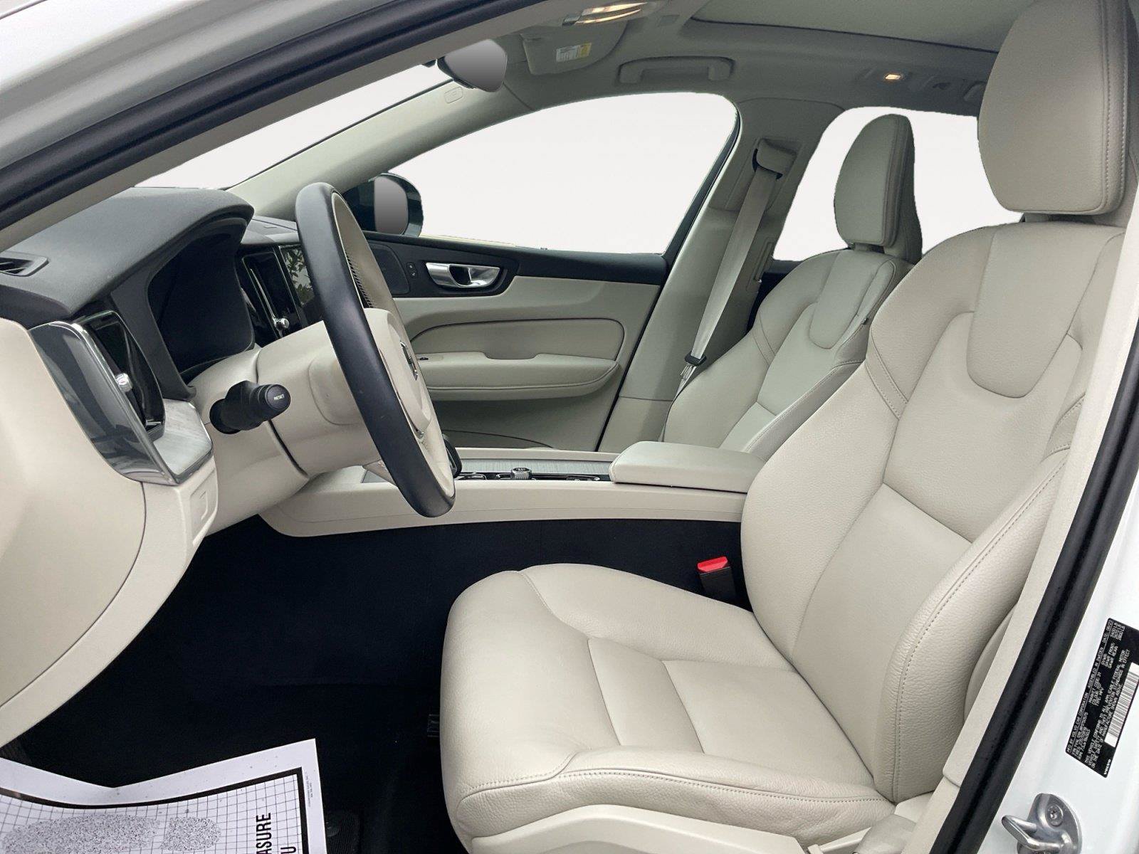 Certified 2024 Volvo XC60 B5 Plus w/ Climate Package AWD/4WD image 9