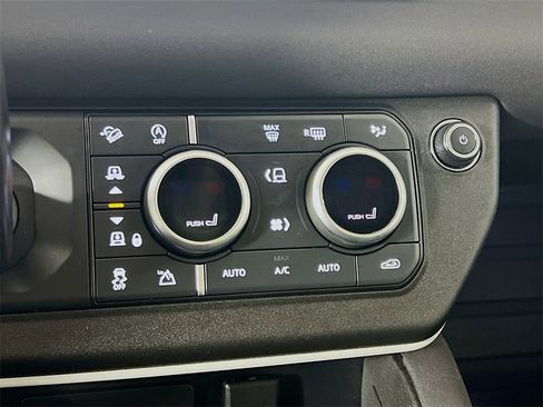 Used 2023 Land Rover Defender 110 SE image 16