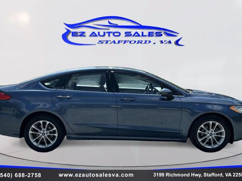 Used 2019 Ford Fusion SE FWD image 4