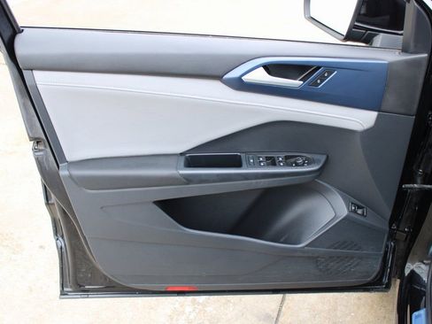 Certified 2023 Volkswagen Taos SE image 7