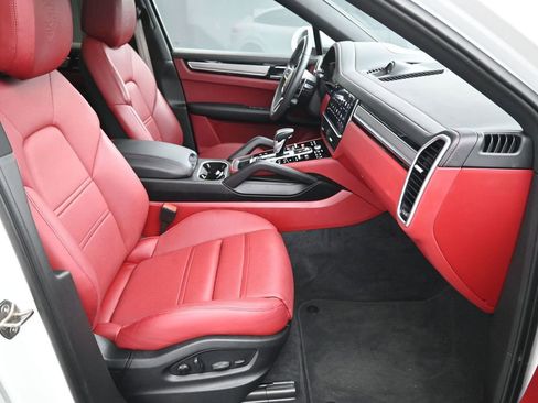 Certified 2023 Porsche Cayenne S image 31