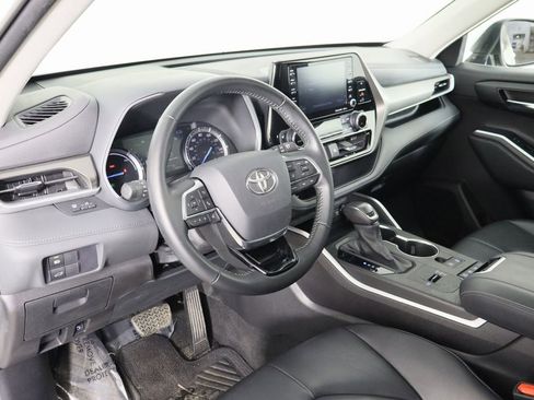 Used 2021 Toyota Highlander XLE image 26