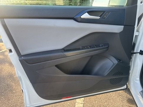 Used 2023 Volkswagen Taos SE image 9