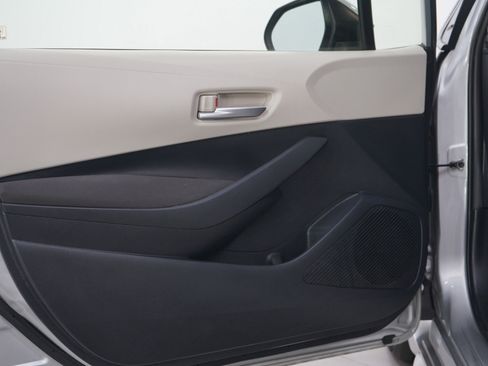 Used 2020 Toyota Corolla LE FWD image 18