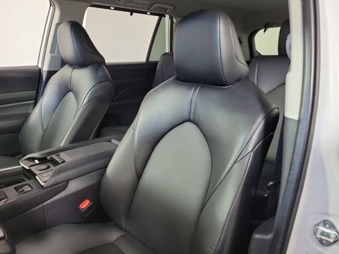 Used 2025 Toyota Grand Highlander FWD image 20