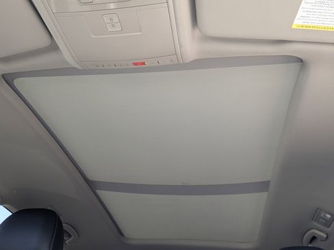 Used 2020 Volkswagen Atlas SEL R-Line image 11