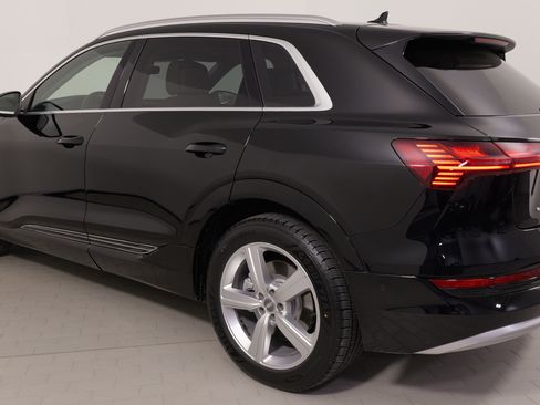 Used 2019 Audi e-tron Prestige w/ Prestige Package image 16
