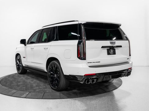 Used 2025 Cadillac Escalade V w/ LPO, ONYX Package AWD/4WD image 5
