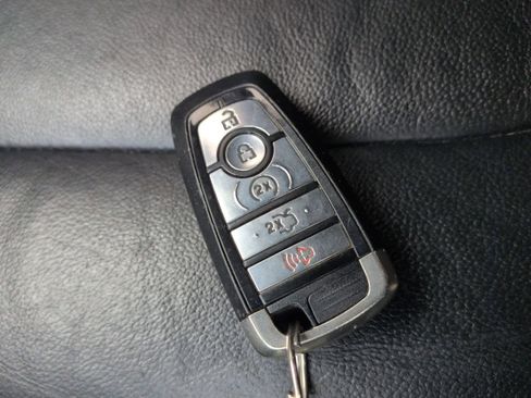 Certified 2018 Ford Explorer XLT w/ Equipment Group 202A image 38