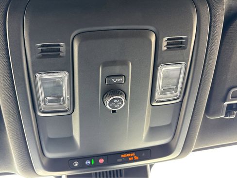 Certified 2025 Chevrolet Suburban LT AWD/4WD image 28