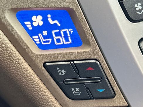 Used 2011 Cadillac CTS Premium image 23