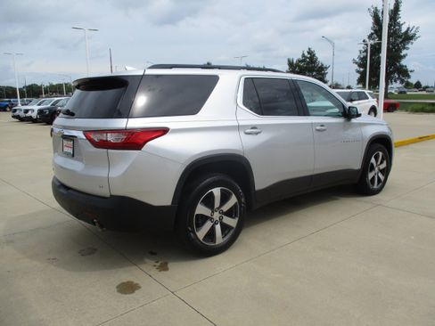 Used 2019 Chevrolet Traverse LT w/ LT Premium Package FWD image 5