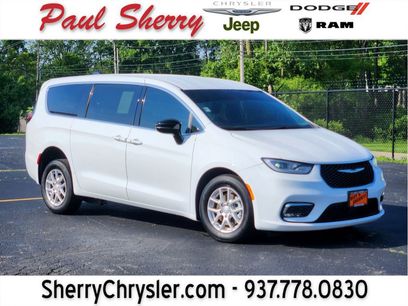 Used 2026 Chrysler Pacifica Select