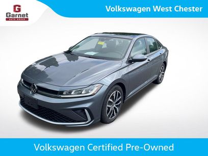 Used 2025 Volkswagen Jetta SE w/ Sunroof Package