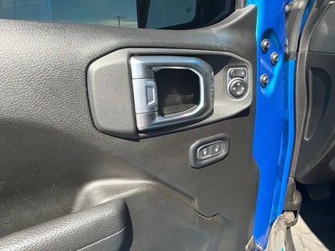 Used 2024 Jeep Gladiator Rubicon w/ Convenience Group AWD/4WD image 18