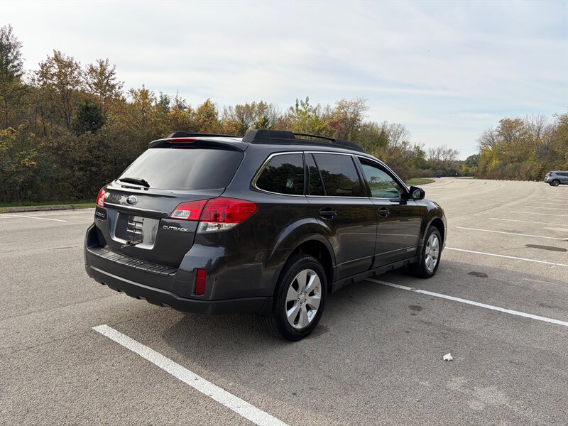 Used 2011 Subaru Outback 2.5i Premium w/ All-Weather Pkg AWD/4WD image 5