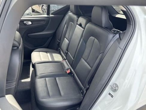 Used 2025 Volvo XC40 B5 Ultra AWD/4WD image 4
