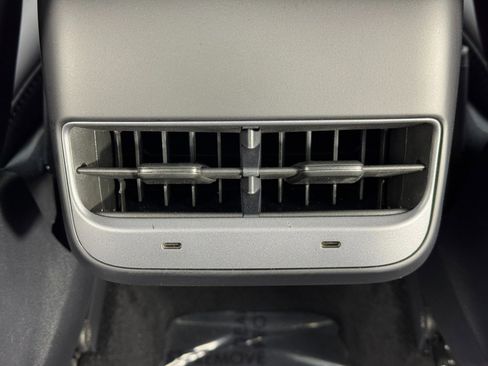 Used 2024 Tesla Model Y Long Range image 34