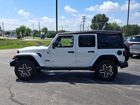 Used 2025 Jeep Wrangler Unlimited Sahara w/ Safety Group AWD/4WD image 6