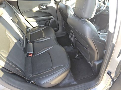 Used 2021 Jeep Compass Latitude image 5