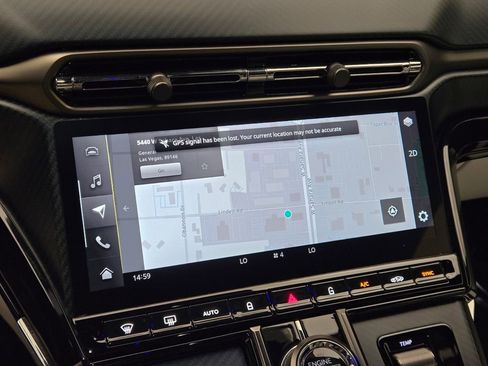 Used 2025 Aston Martin V8 Vantage Coupe image 36