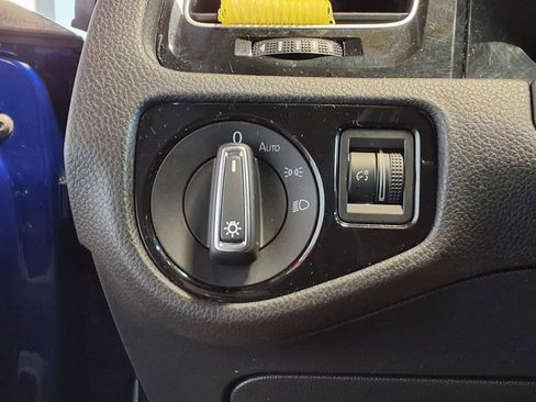 Used 2017 Volkswagen Golf R 4-Door image 17