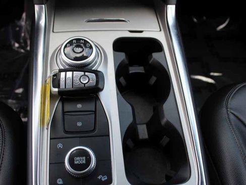 Used 2020 Ford Explorer XLT w/ Equipment Group 202A AWD/4WD image 24