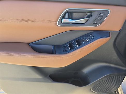 Used 2024 Nissan Rogue Platinum image 30