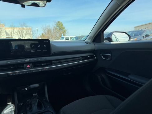 Used 2025 Kia K4 LXS image 34