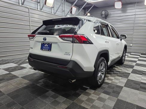 Used 2022 Toyota RAV4 XLE w/ Convenience Package AWD/4WD image 6