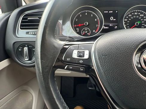 Used 2019 Volkswagen Golf SE image 15