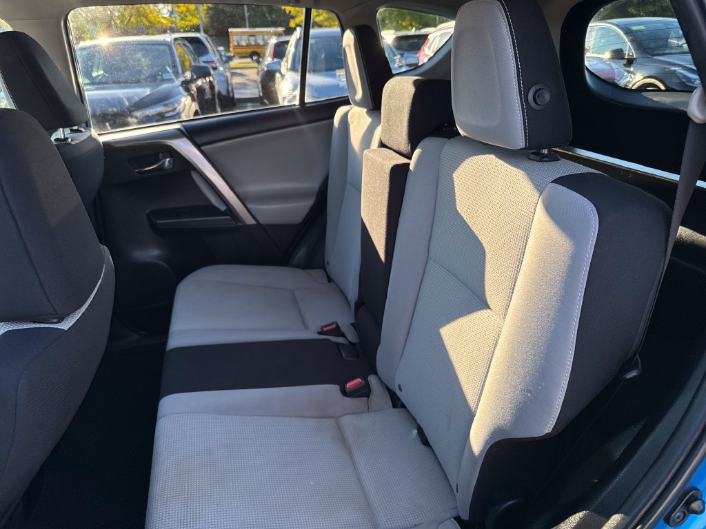 Used 2016 Toyota RAV4 XLE AWD/4WD image 36