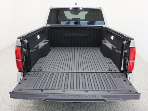 Used 2024 Toyota Tacoma TRD Off-Road AWD/4WD image 31