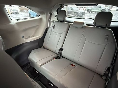 Certified 2024 Toyota Sienna Limited image 41