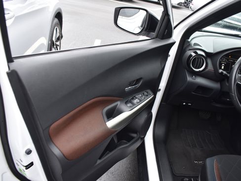 Used 2019 Nissan Kicks SR w/ Exterior Package image 22