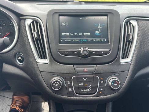 Used 2018 Chevrolet Malibu LS FWD image 13