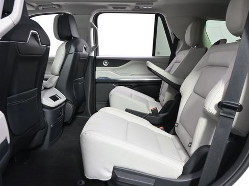 New 2026 Lincoln Navigator Reserve w/ Jet Appearance Package AWD/4WD image 21