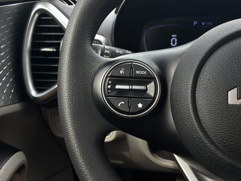 Used 2023 Kia Soul LX w/ LX Technology Package FWD image 27